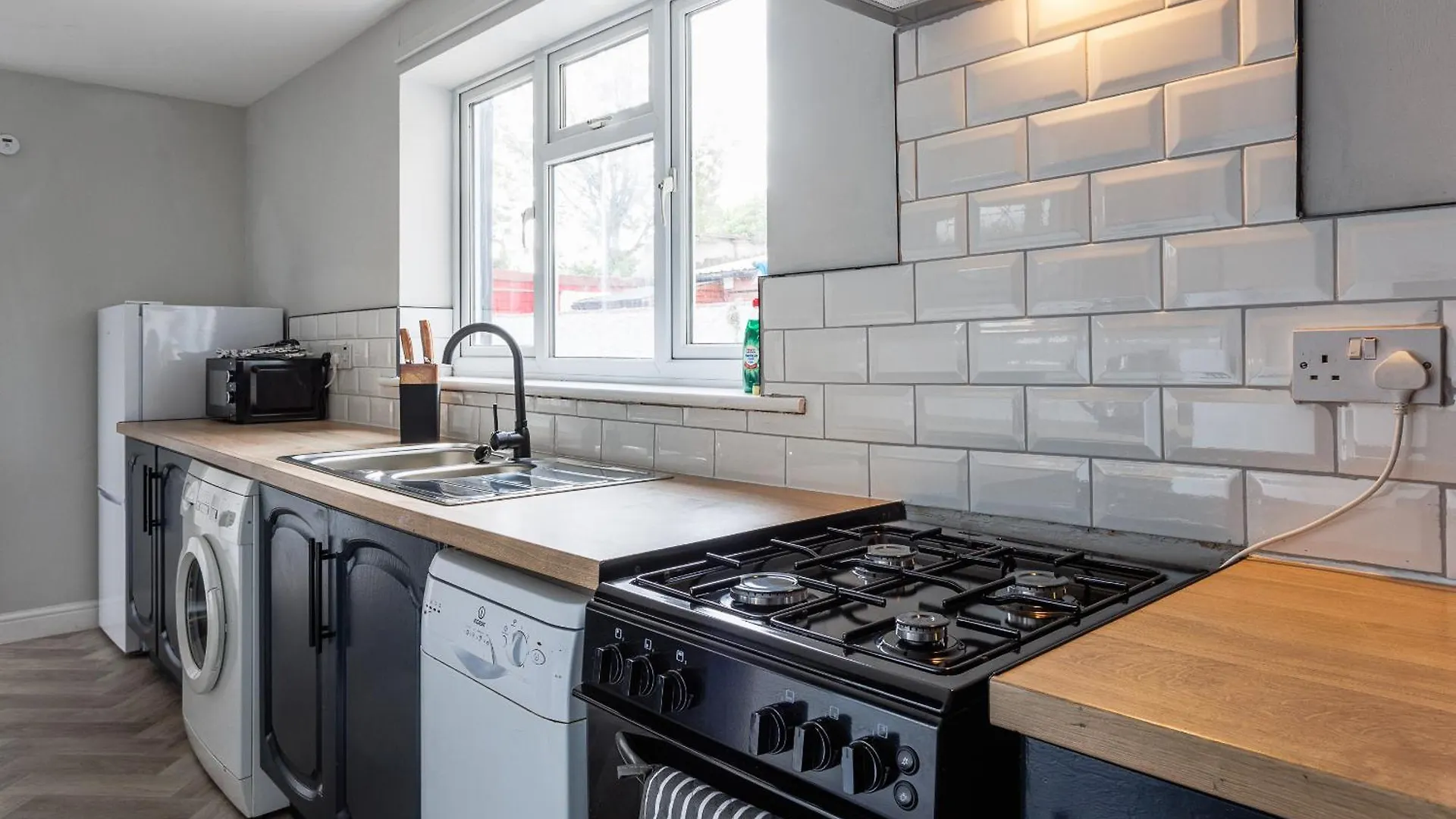 Lovely And Spacious 4 Bedroom Home Darlington
