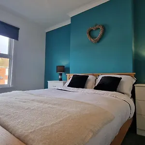 Cosy Perfect For Families And Contractors With Free Parking Holiday home